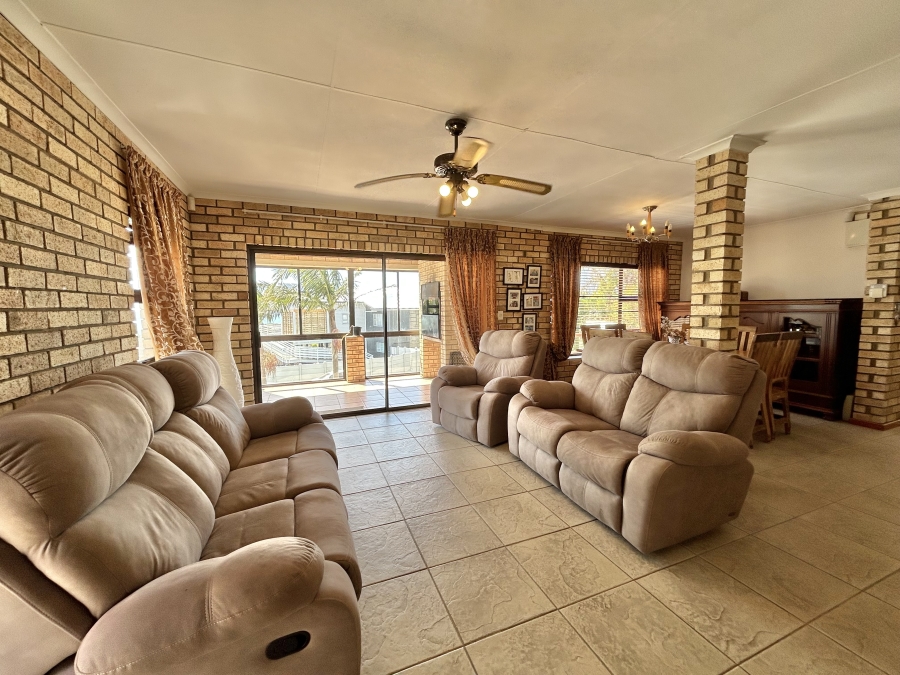 6 Bedroom Property for Sale in Wavecrest Eastern Cape